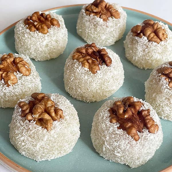 مقایسه باسلوق گردویی با سایر دسرهای ایرانی