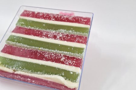 عوامل مؤثر بر قیمت شیرینی پرچمی عمده