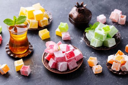 چرا شیرینی لوکوم در مهمانی‌ها و مراسم‌های ایرانی محبوب است؟