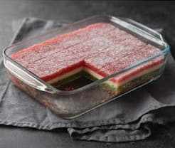 بهترین نوشیدنی‌ها برای ترکیب با شیرینی پرچمی